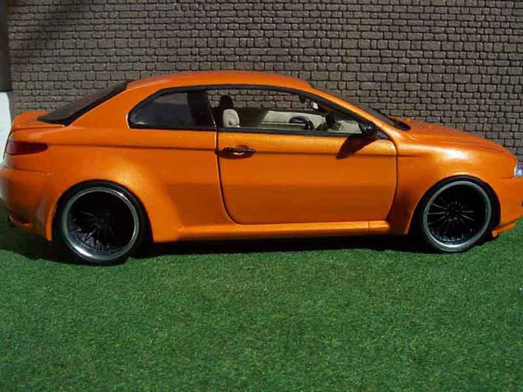Alfa Romeo GT coupe kit large orange mecanique mtk18 1/18 Welly