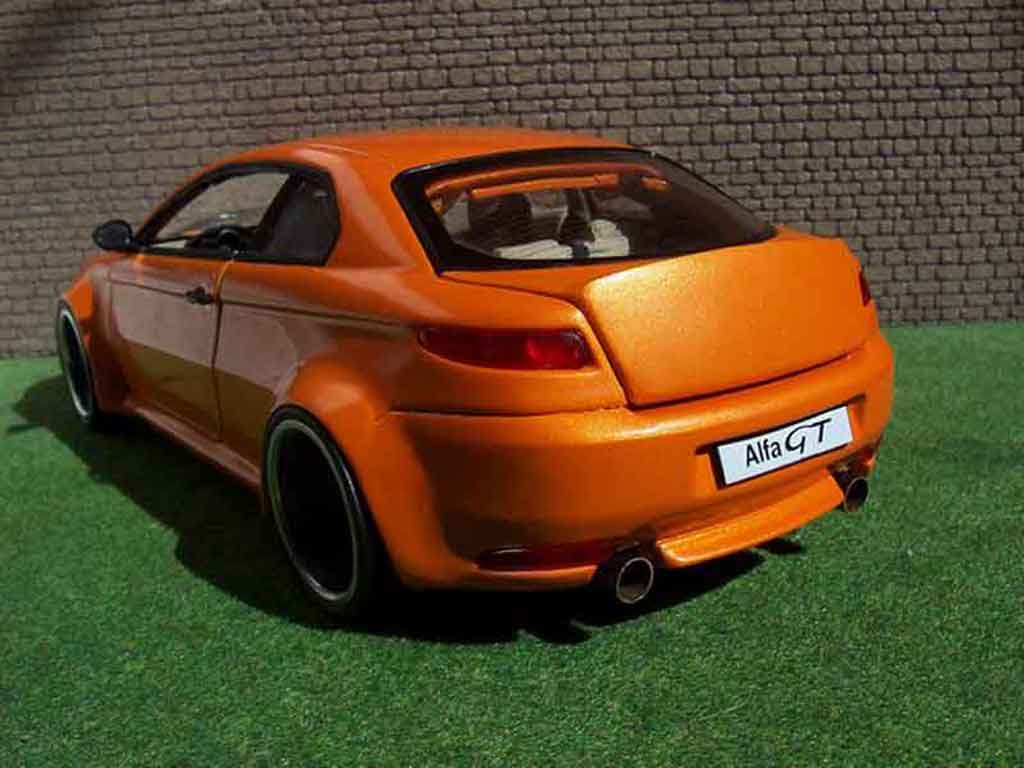 Alfa Romeo GT coupe kit large orange mecanique mtk18 1/18 Welly