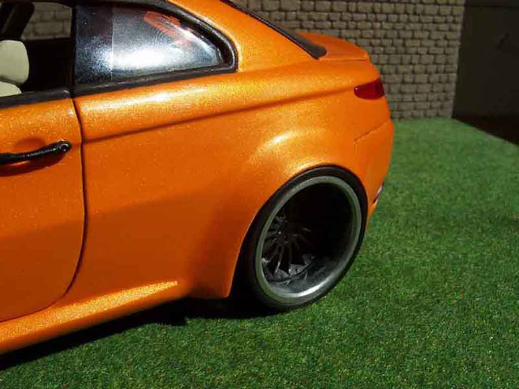 Alfa Romeo GT coupe kit large orange mecanique mtk18 1/18 Welly