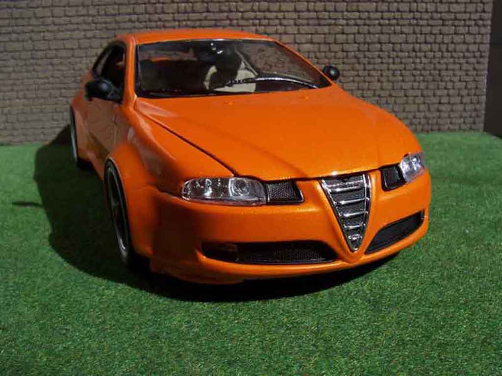 Alfa Romeo GT coupe kit large orange mecanique mtk18 1/18 Welly