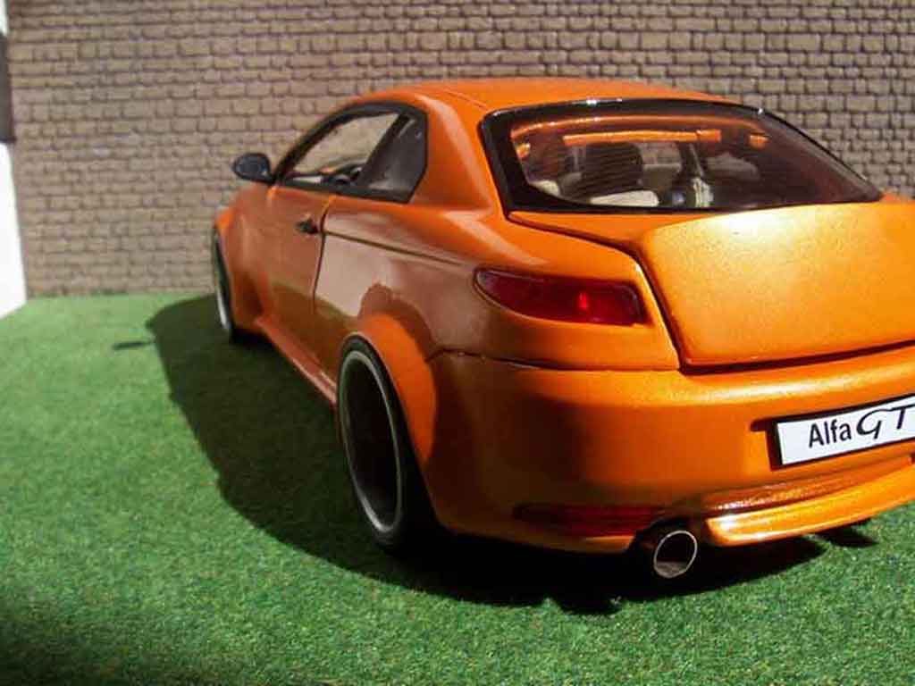 Alfa Romeo GT coupe kit large orange mecanique mtk18 1/18 Welly
