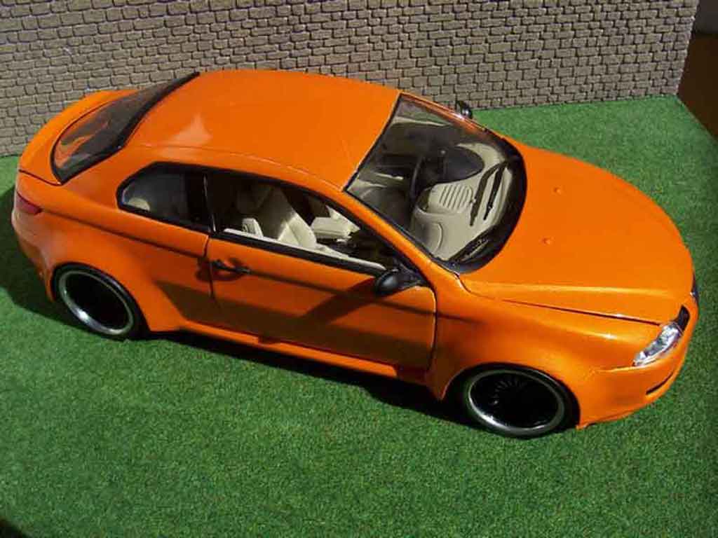 Alfa Romeo GT coupe kit large orange mecanique mtk18 1/18 Welly