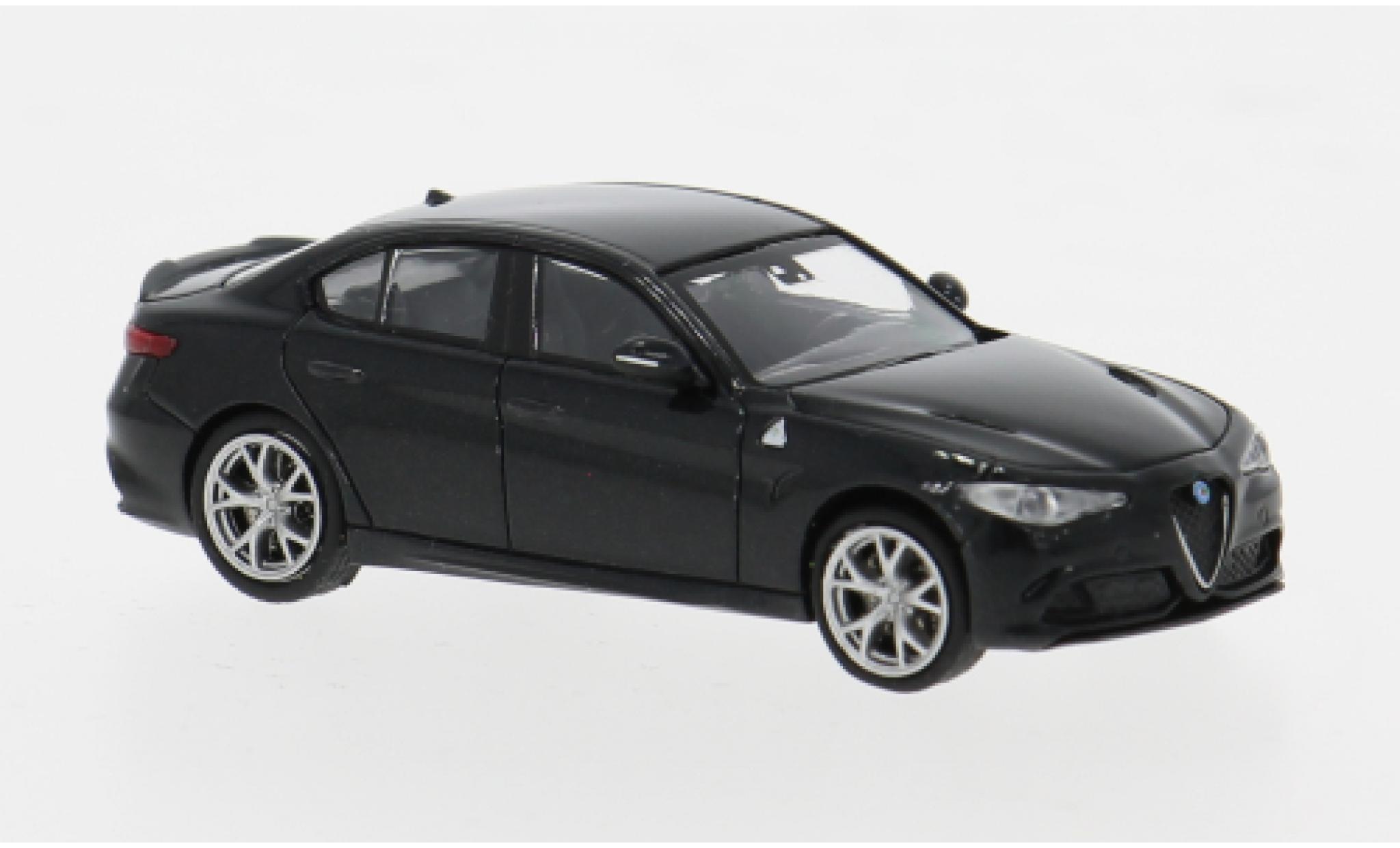 Alfa Romeo Giulia 1/87 Minichamps Quadrifoglio metallise black 2017 1:87 diecast model cars
