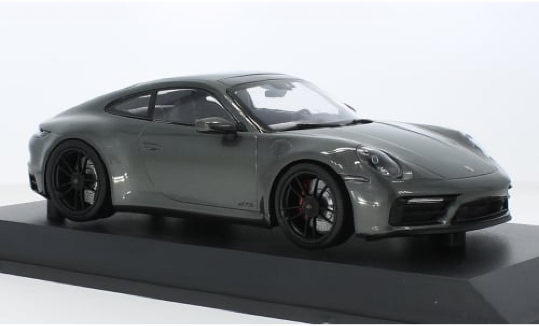 Porsche 992 GTS 1/18 Minichamps 911  Carrera 4 metallise green 2020 1:18 diecast model cars