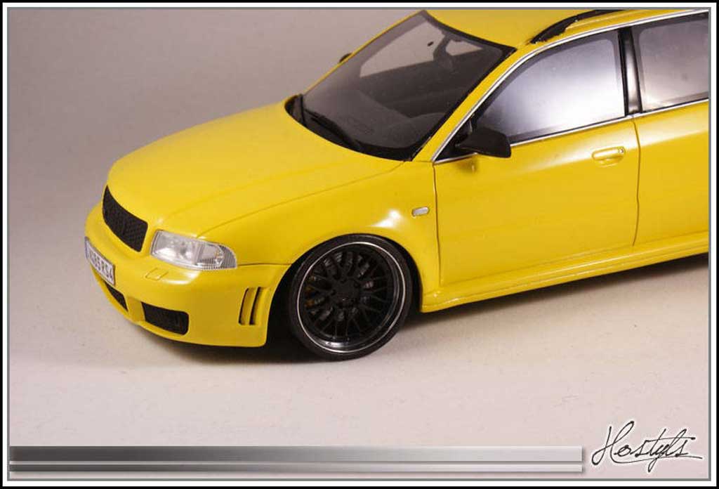 Audi RS4 avant B5 Black and Yellow 1/18 Ottomobile