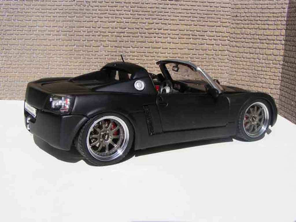 Opel Speedster Base noir blackhawk 1/18 Welly