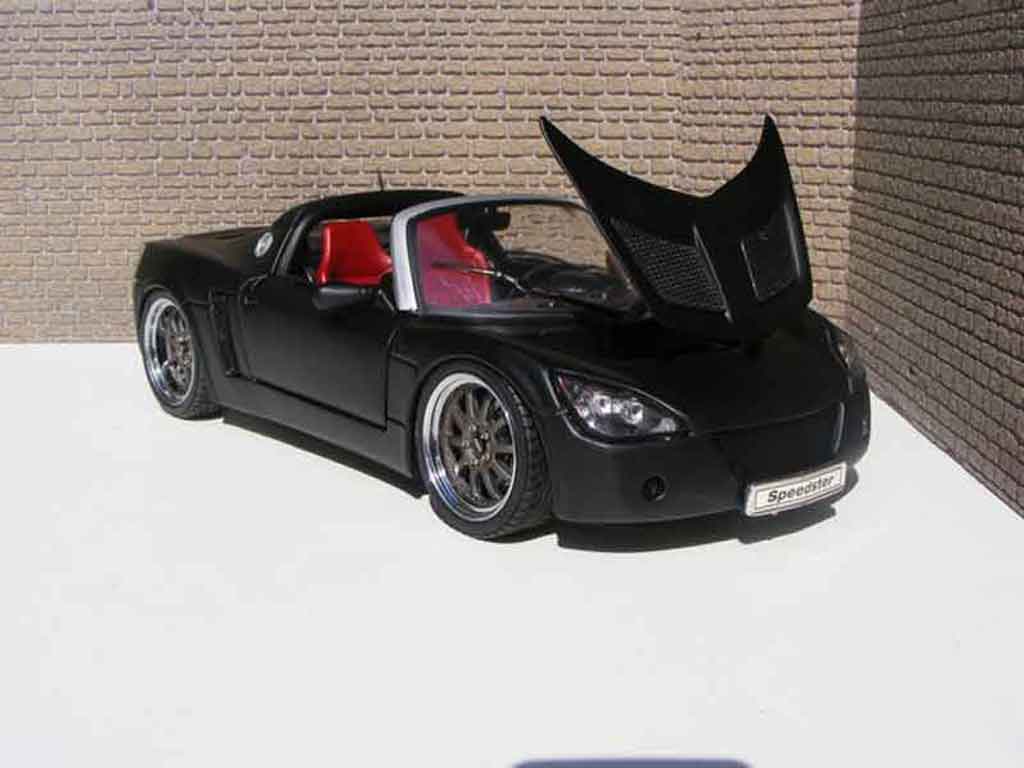 Opel Speedster Base noir blackhawk 1/18 Welly