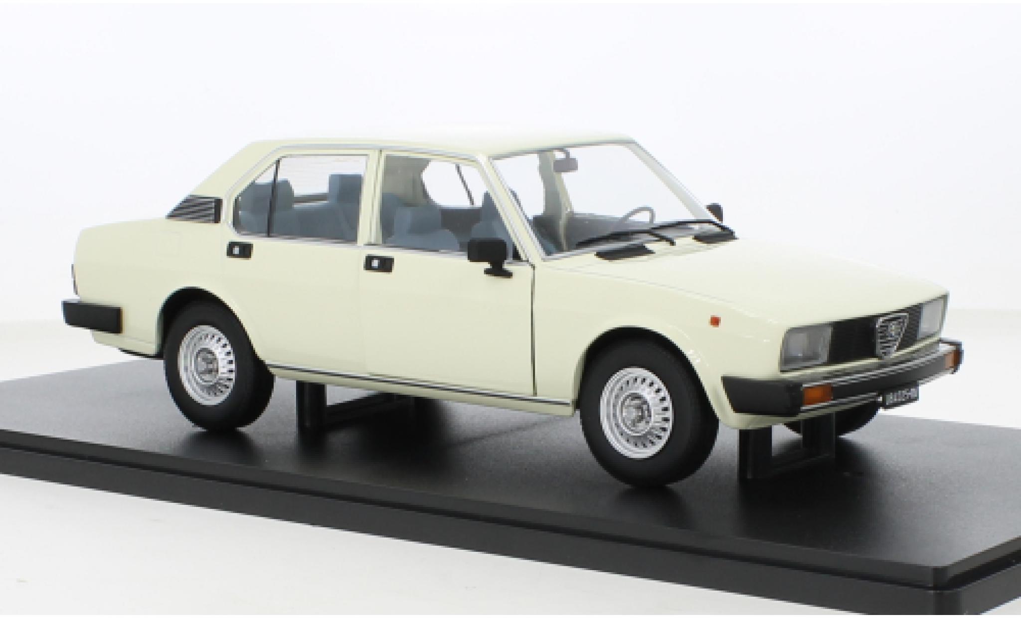 Alfa Romeo Alfetta 1/18 Mitica Berlina 2000L beige 1978 diecast model cars