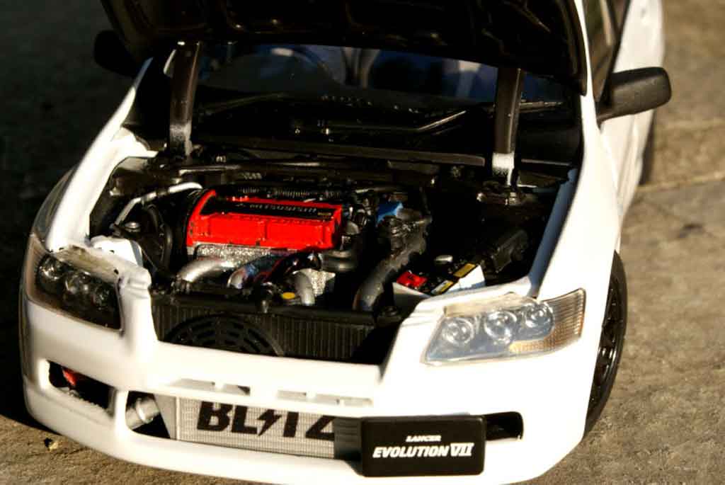 Mitsubishi Lancer Evolution VII street racing inside 1/18 Autoart