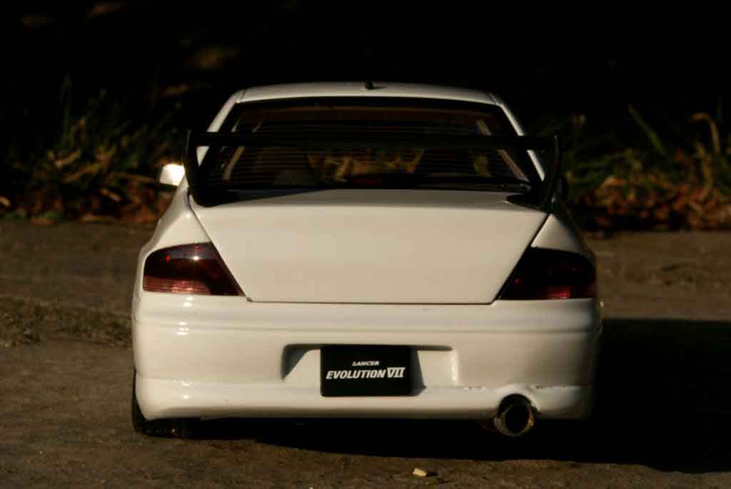Mitsubishi Lancer Evolution VII street racing inside 1/18 Autoart