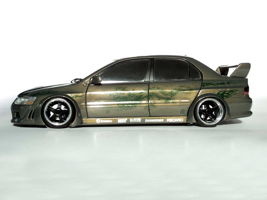 Mitsubishi Lancer Evolution VII kit carrosserie peinture dragons 1/18 Autoart