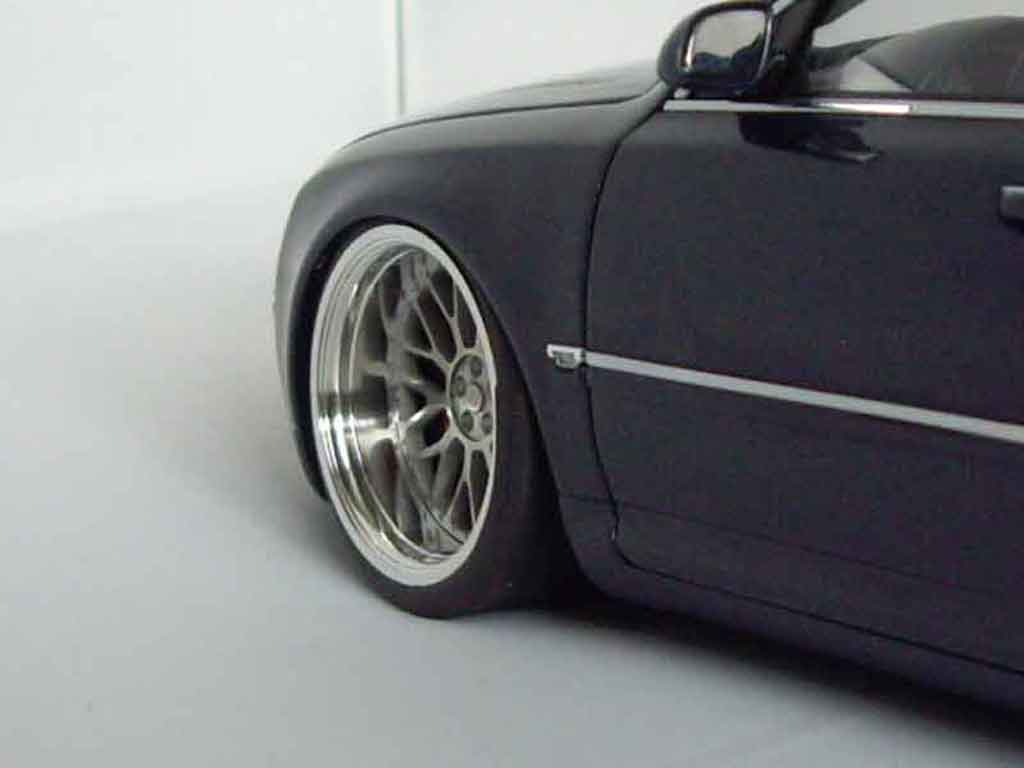 Audi A8 berline 4.2 TDI blue fonce jantes bords larges 1/18 Norev