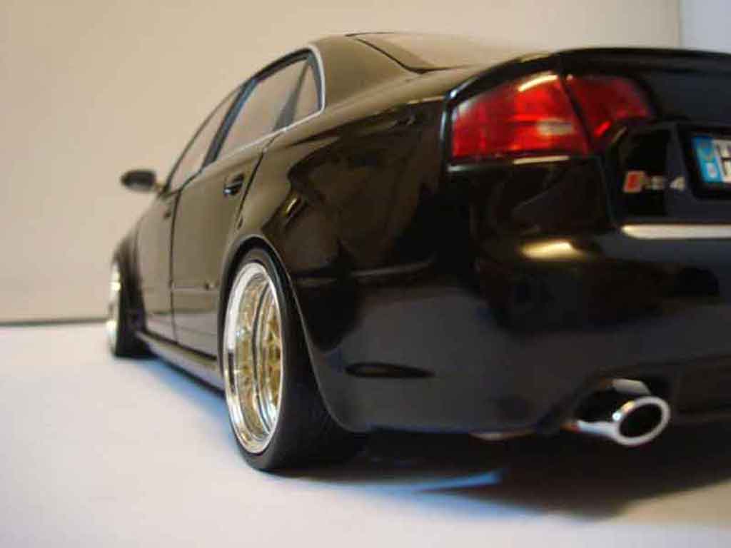 Audi RS4 berline black jantes bbs 1/18 Minichamps