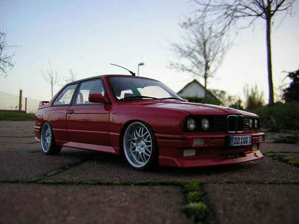 Bmw M3 E30 1/18 Autoart E30 red jantes bords larges diecast model cars