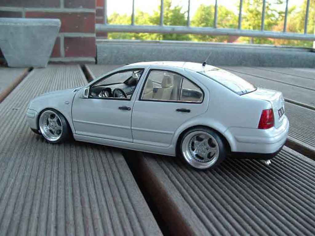 Volkswagen Bora Base white 1/18 Norev