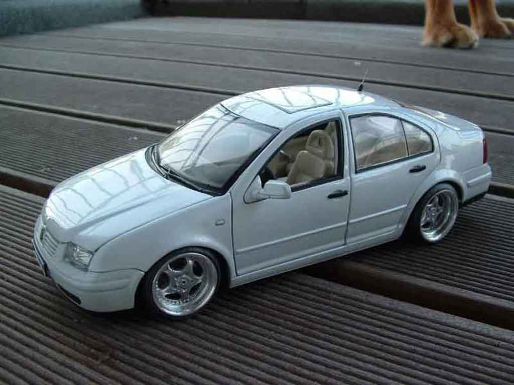 Volkswagen Bora 1/18 Norev white diecast model cars