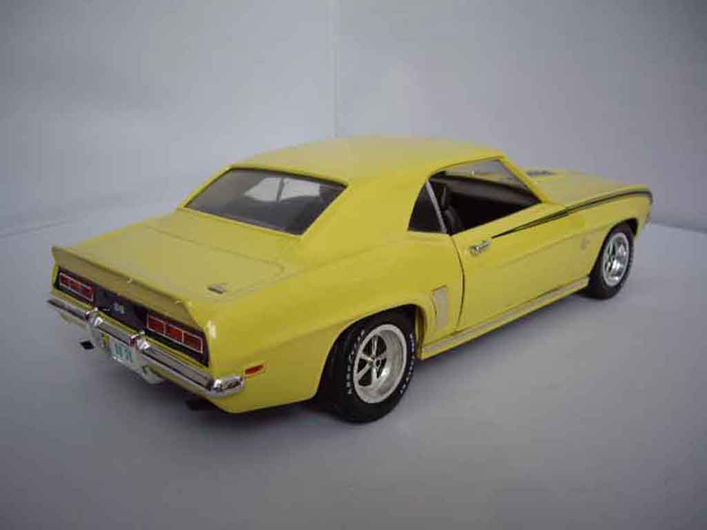 Chevrolet Camaro SS 396 1969 yellow 1/18 Ertl