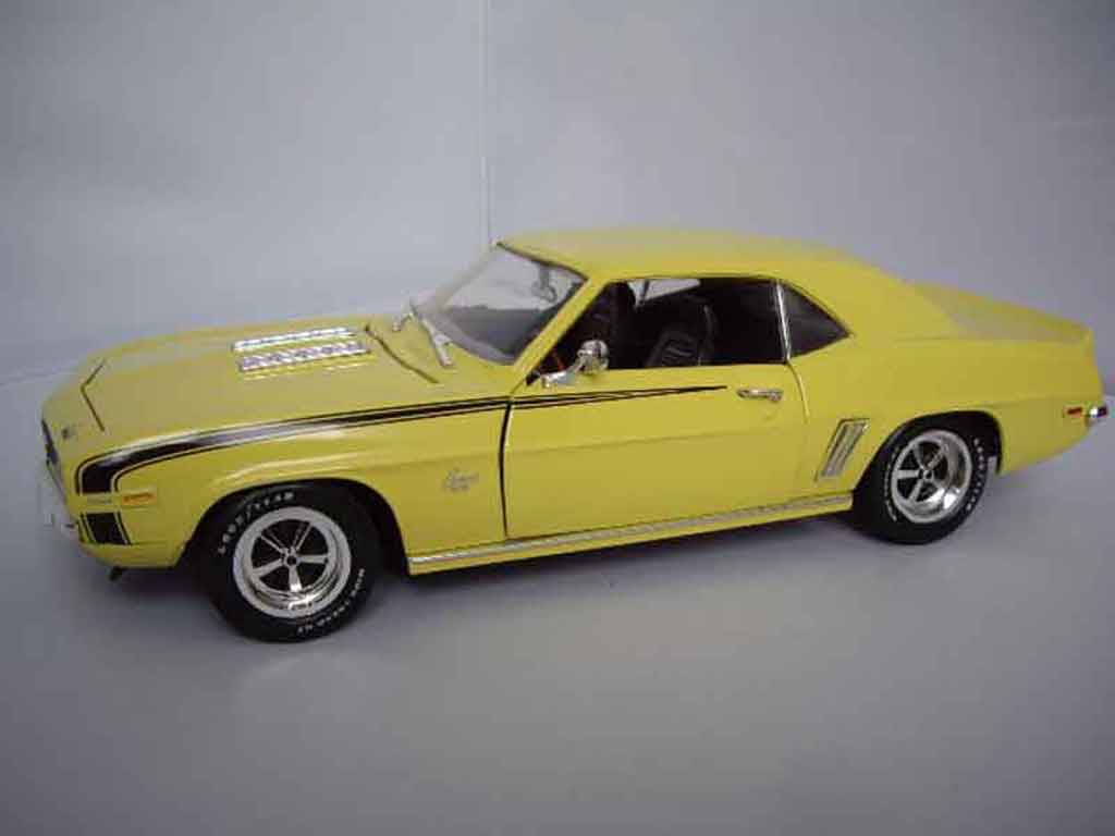 Chevrolet Camaro SS 396 1969 yellow 1/18 Ertl