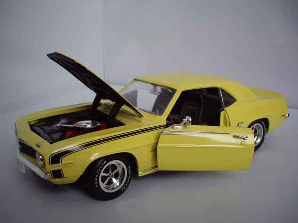Chevrolet Camaro SS 396 1969 yellow 1/18 Ertl