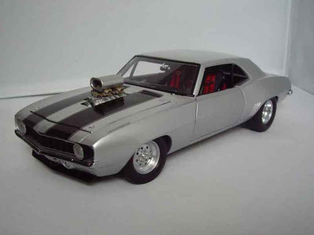 Chevrolet Camaro Z28 drag racing 1/18 GMP