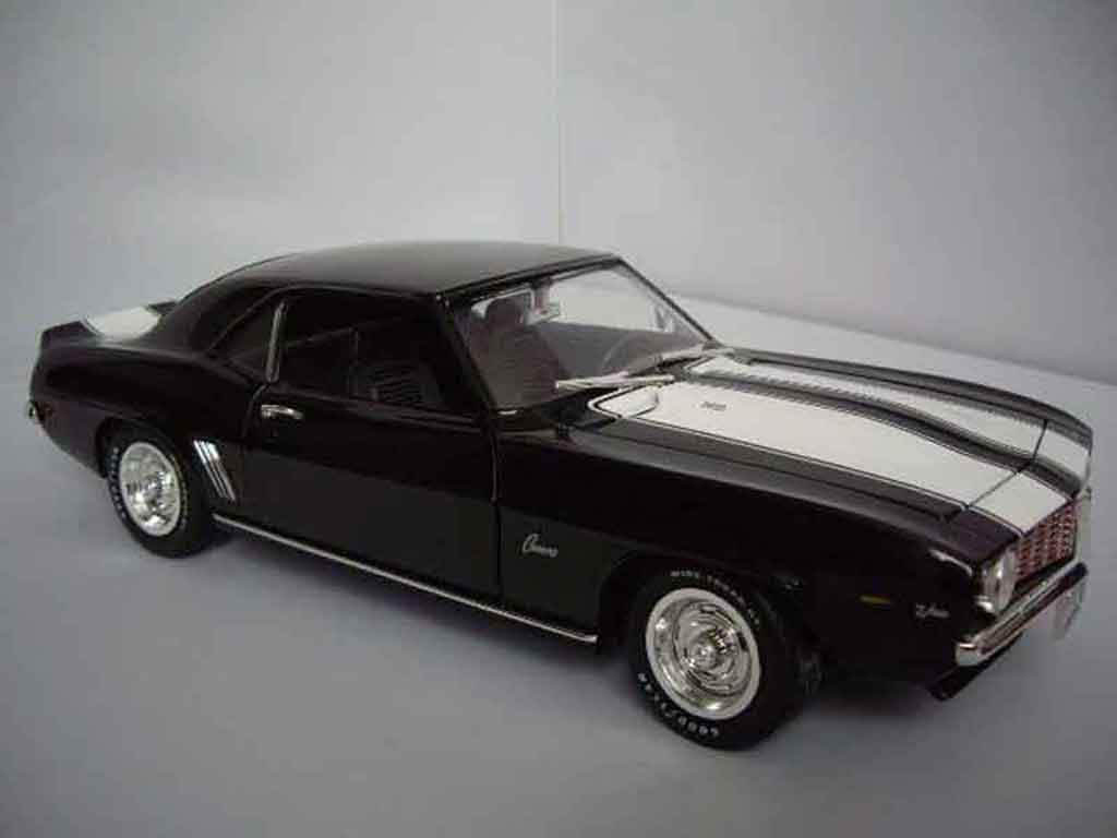 Chevrolet Camaro Z28 black bandes whites 1969 1/18 Ertl