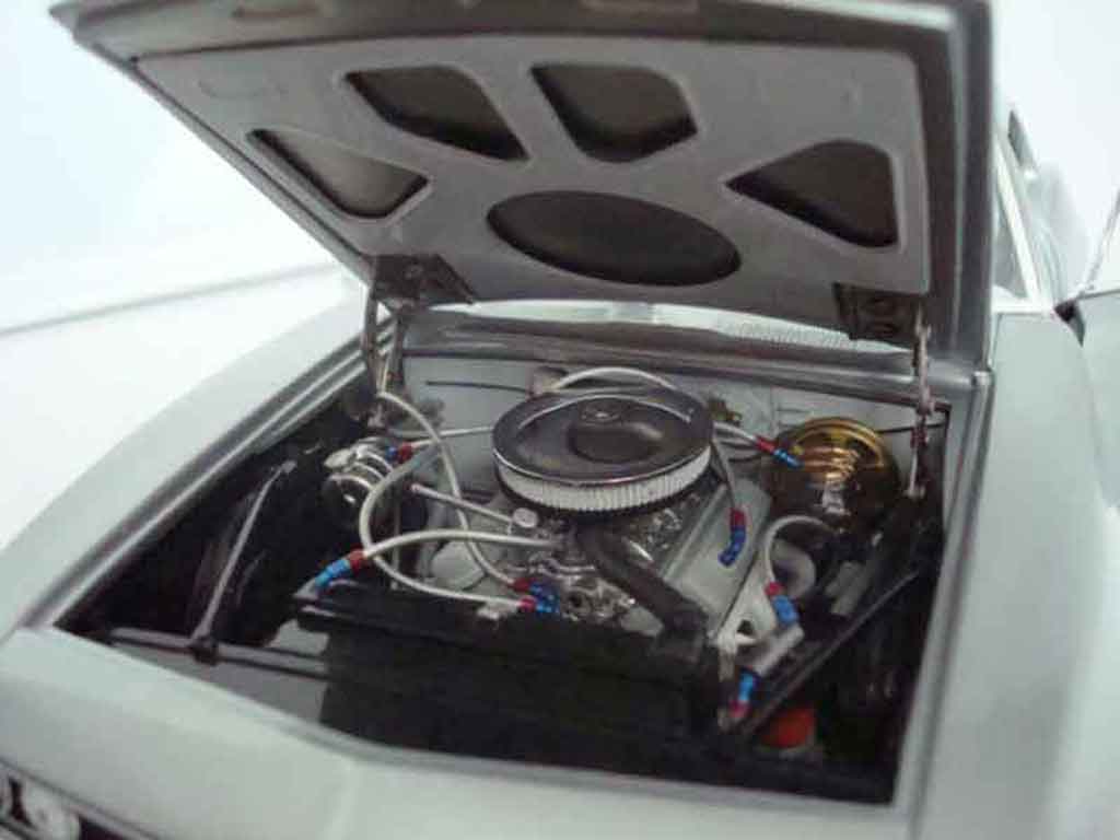 Chevrolet Camaro Z28 brushed aluminum grey 1967 1/18 GMP