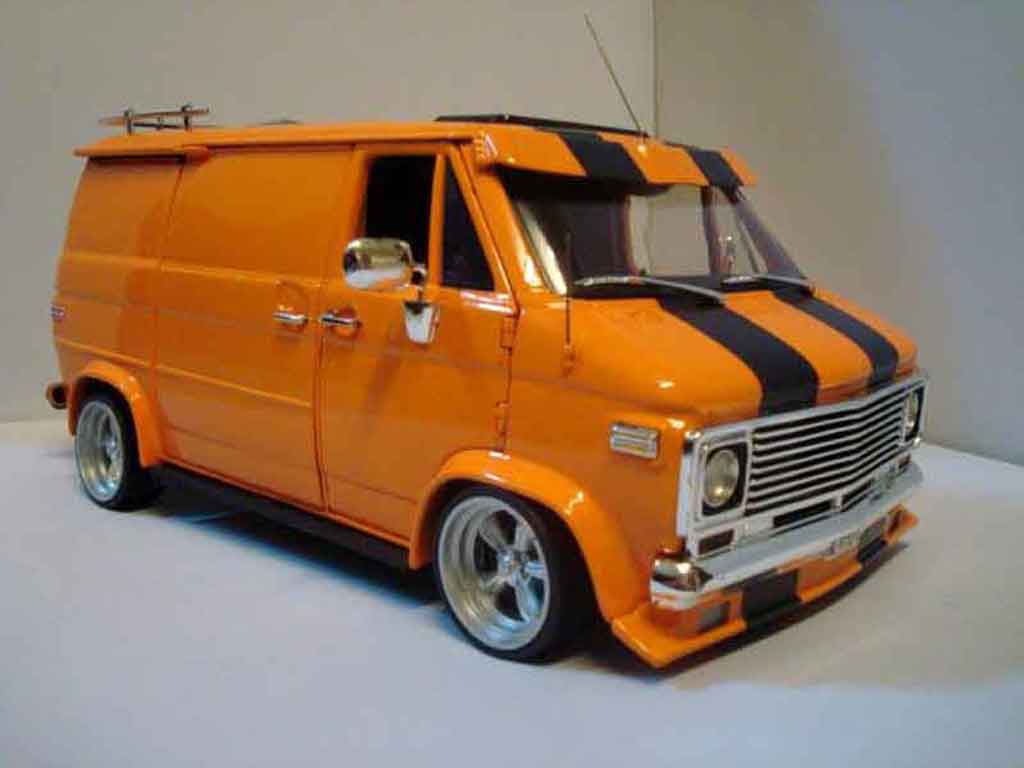 Chevrolet Van fourgon orange 1/18 Highway 61