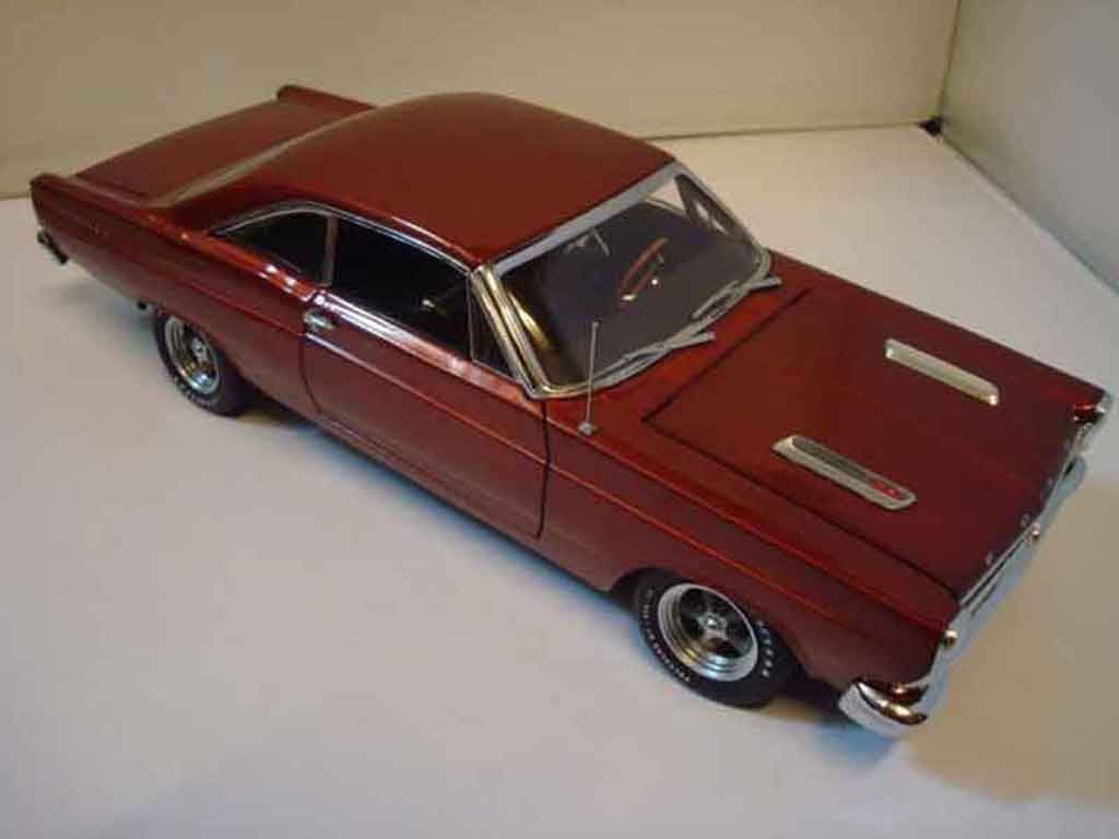 Ford Fairlane Berline 390 c.i. 4 speed street ember glow 1/18 GMP