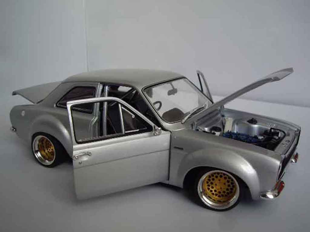 Ford RS 1600 Rally grey jantes nid dabeilles 1/18 Minichamps