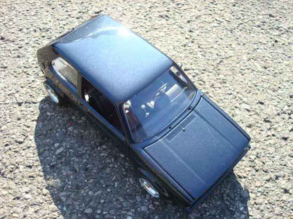 Volkswagen Golf GTI German Look pneux flancs tendus 1/18 Solido