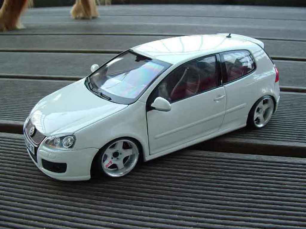 Volkswagen Golf V GTI 1/18 Burago V GTI white rs style diecast model cars