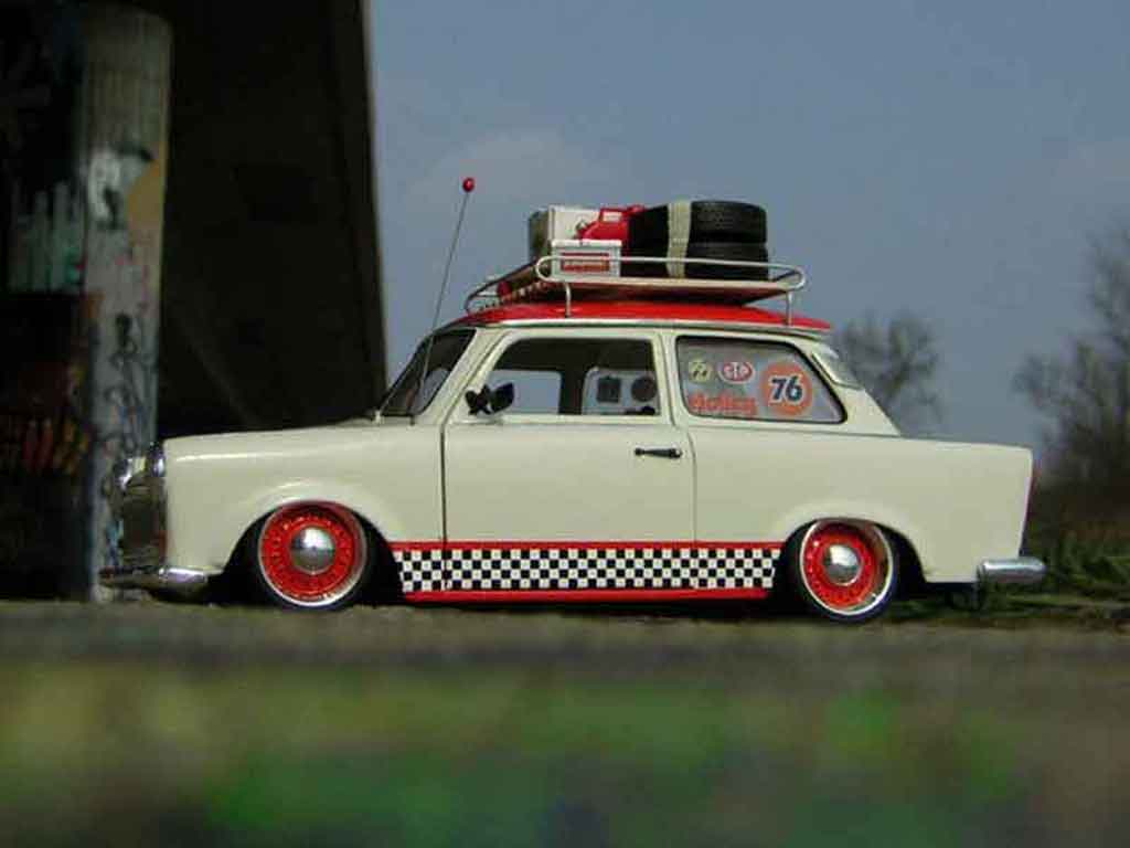 Trabant 601 de luxe oldskool trabimaker ost berlin 1969 1/18 Sun Star