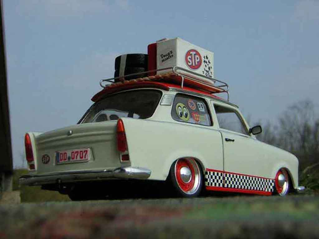 Trabant 601 de luxe oldskool trabimaker ost berlin 1969 1/18 Sun Star