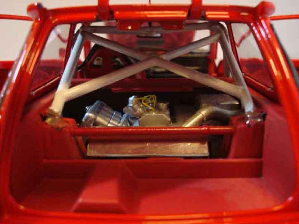 Renault 5 Turbo 2 red rallye 1/18 Universal Hobbies