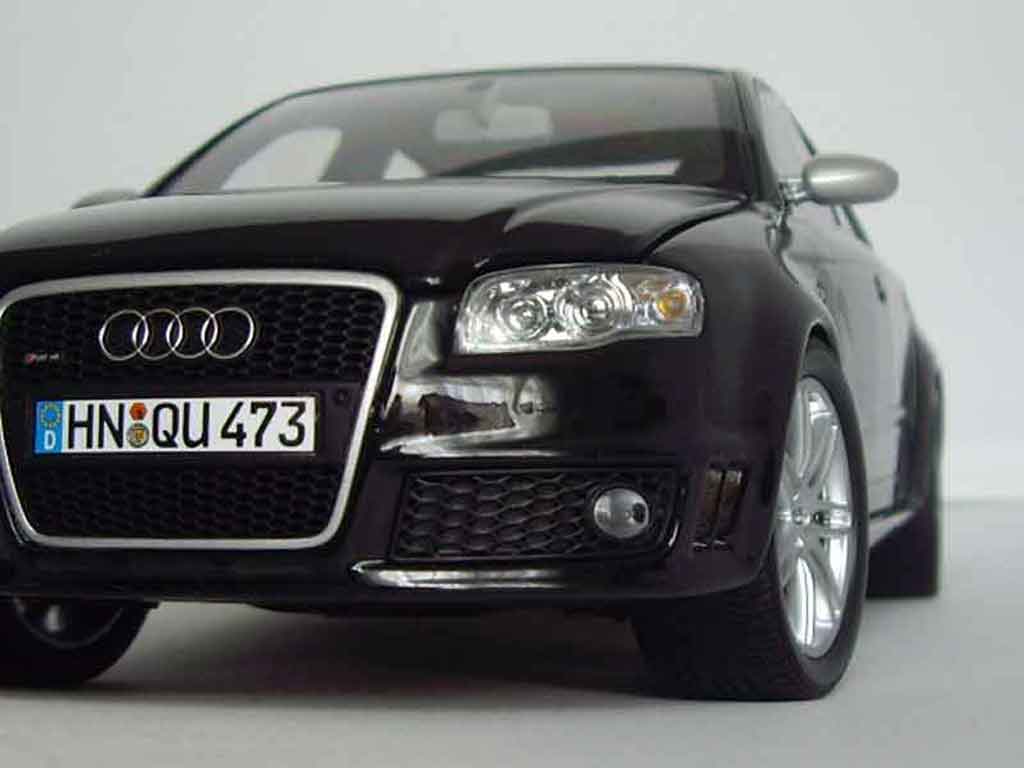 Audi RS4 1/18 Minichamps black diecast model cars
