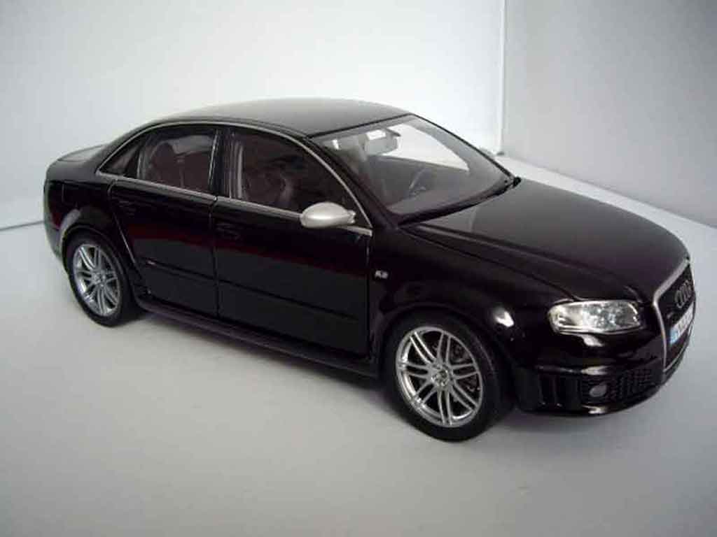 Audi RS4 berline black 1/18 Minichamps