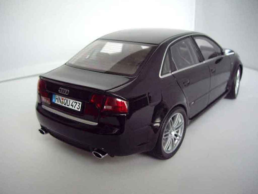 Audi RS4 berline black 1/18 Minichamps