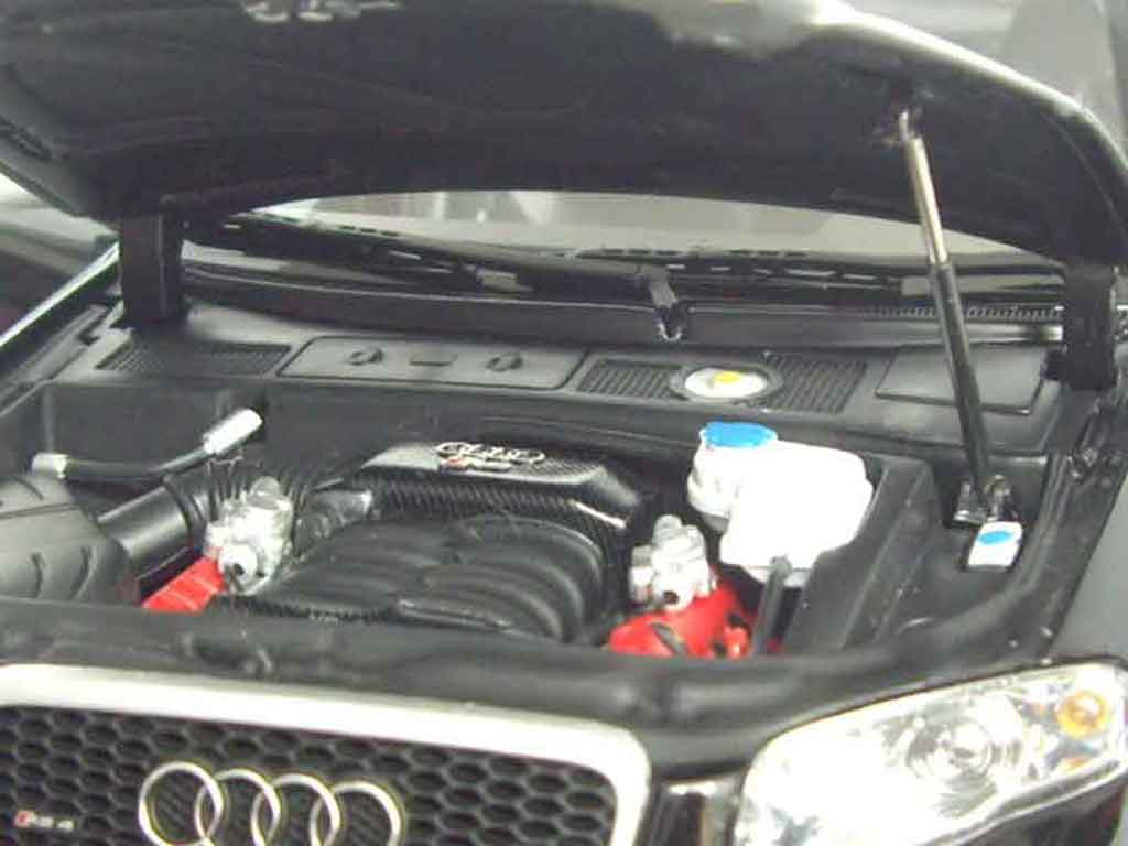 Audi RS4 berline black 1/18 Minichamps
