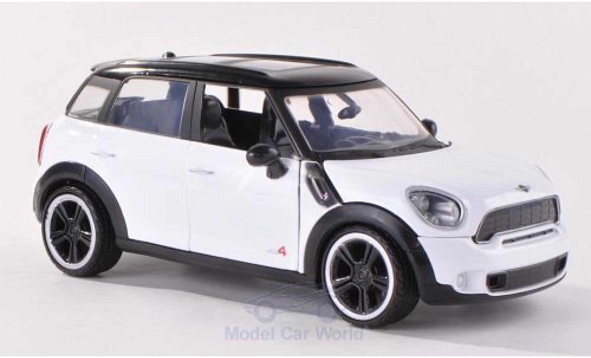 Mini Cooper 1/24 Motormax S Countryman white/black diecast model cars