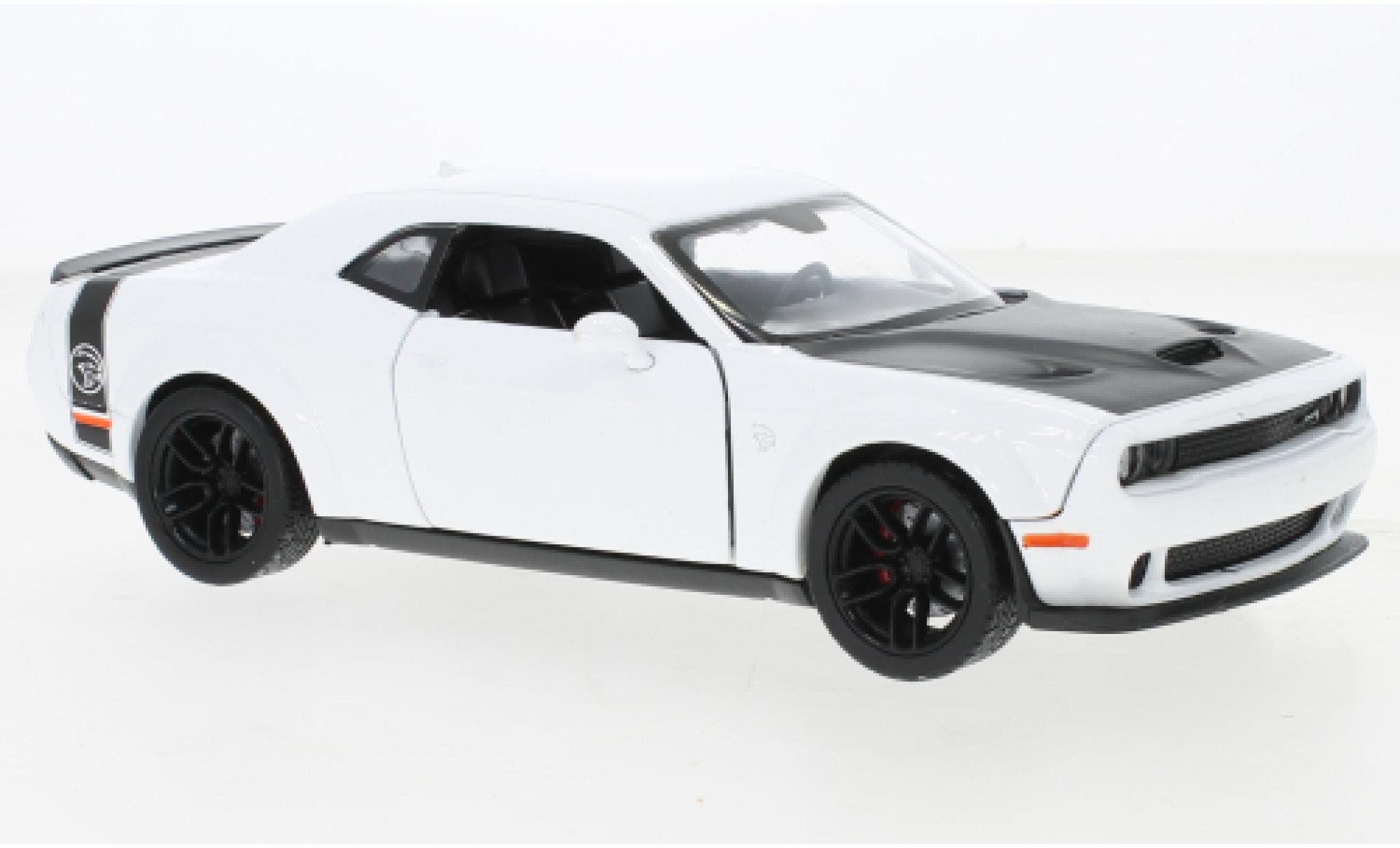 Dodge Challenger 1/24 Motormax SRT Hellcat Widebody white/black 2018 diecast model cars