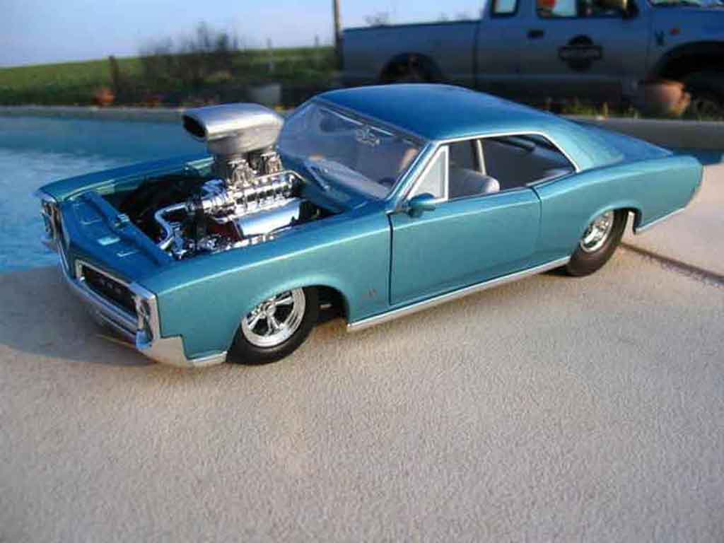 Pontiac GTO 1/18 Hot Wheels 1966 moteur corvette drag diecast model cars