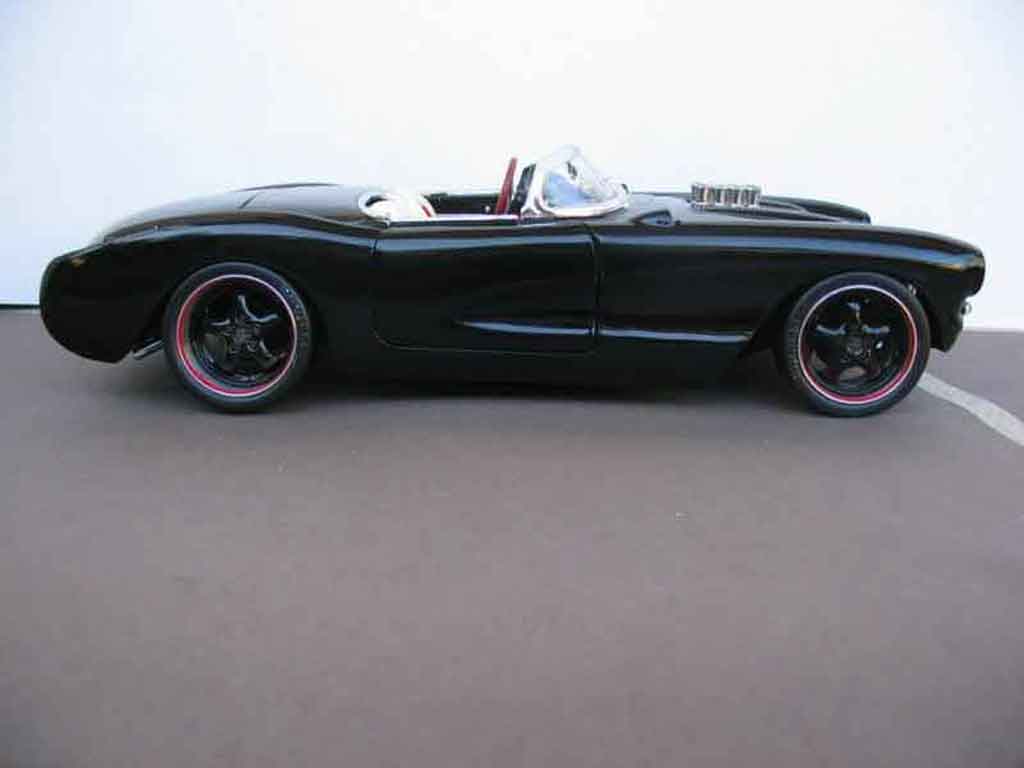 Chevrolet Corvette course C1 chevy v8 drag 1957 1/18 Burago