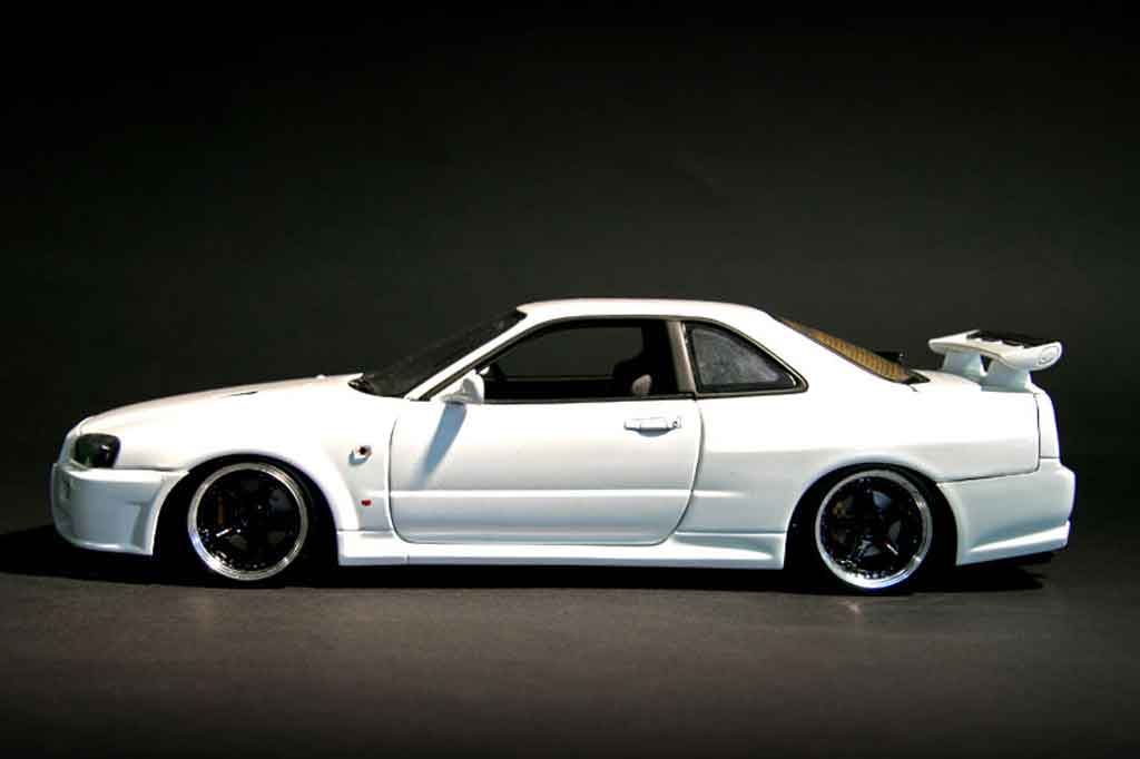 Nissan Skyline R34 blanche gt-r nismo 1/18 Autoart