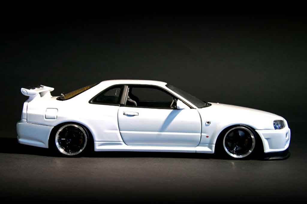 Nissan Skyline R34 blanche gt-r nismo 1/18 Autoart