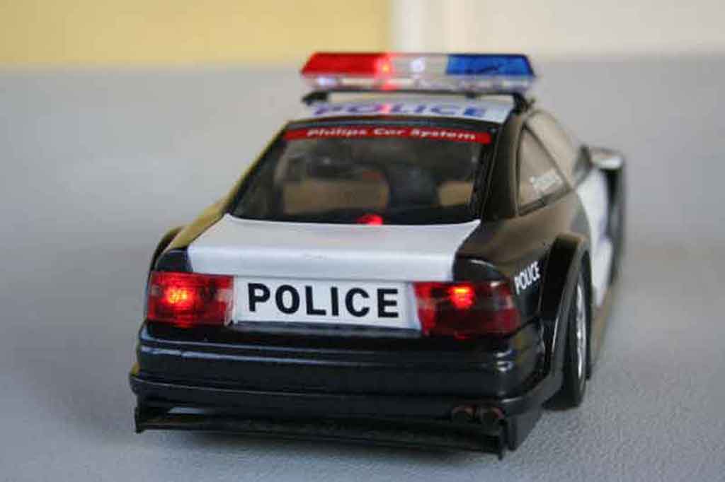 Opel Calibra Base turbo police nationale 1/18 Ut Models
