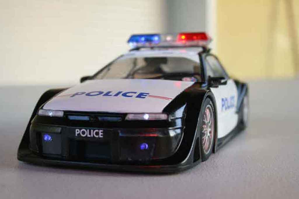 Opel Calibra Base turbo police nationale 1/18 Ut Models