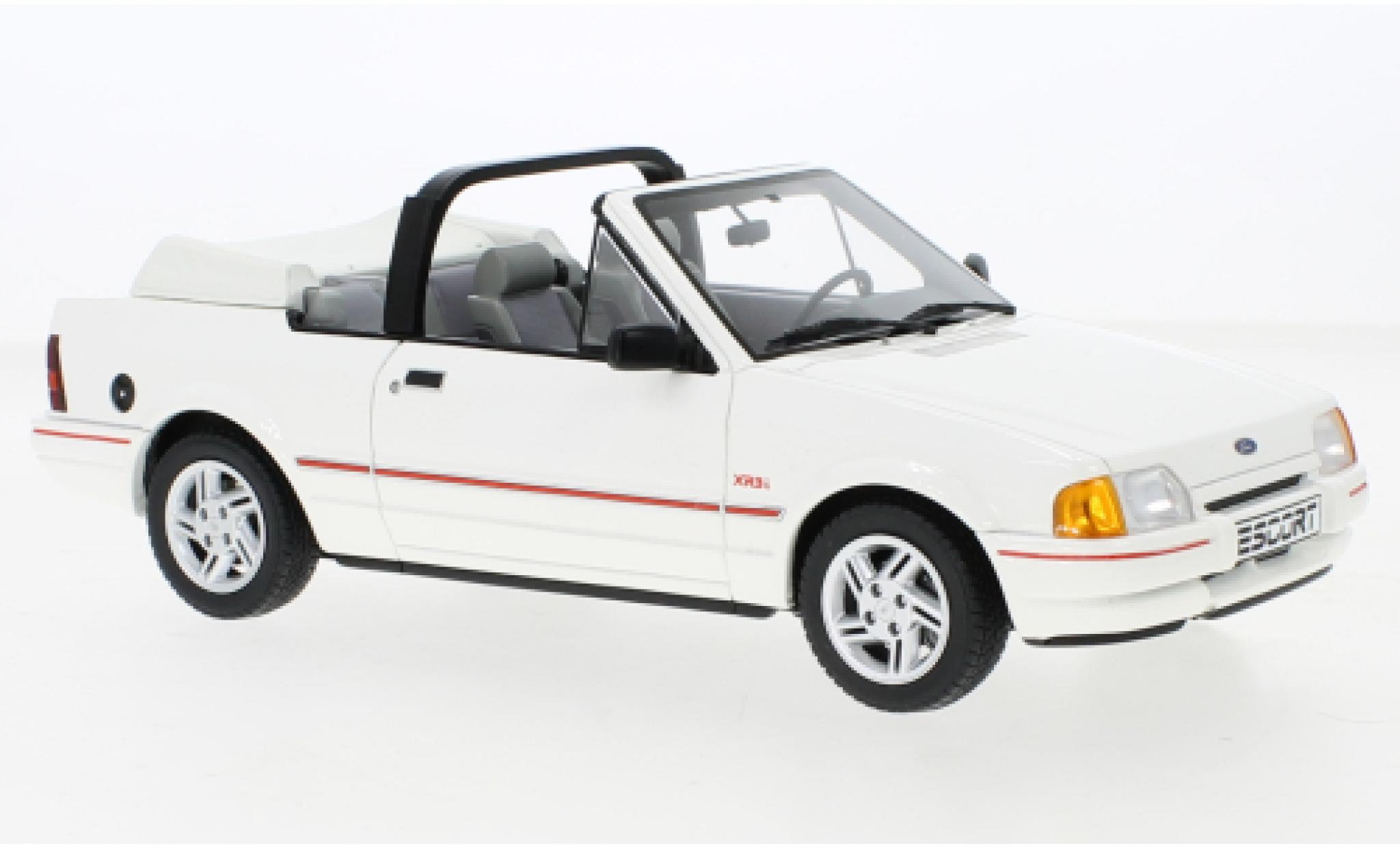 Ford Escort 1/18 Ottomobile MK IV XR3i cabriolet white 1986 diecast model cars