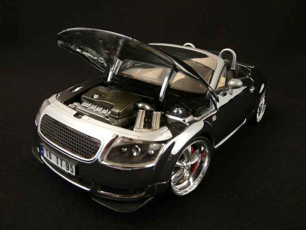 Audi TT roadster shinning full chrome 1/18 Maisto