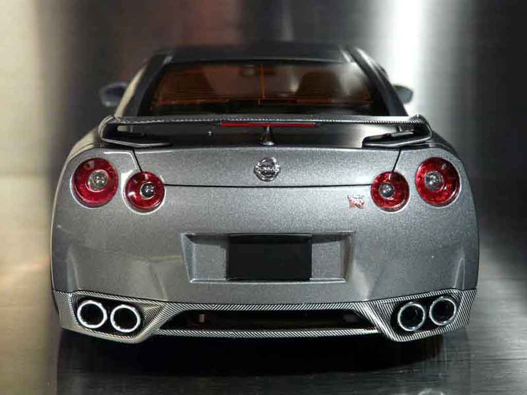 Nissan Skyline R35 carbone 1/18 Autoart