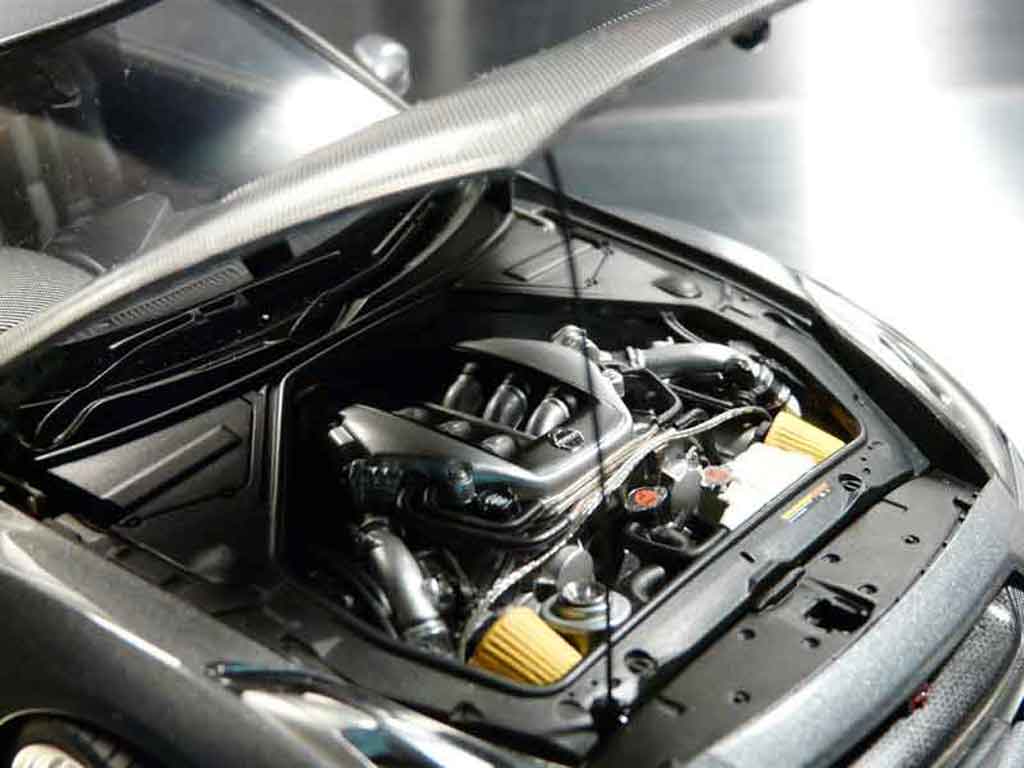 Nissan Skyline R35 carbone 1/18 Autoart